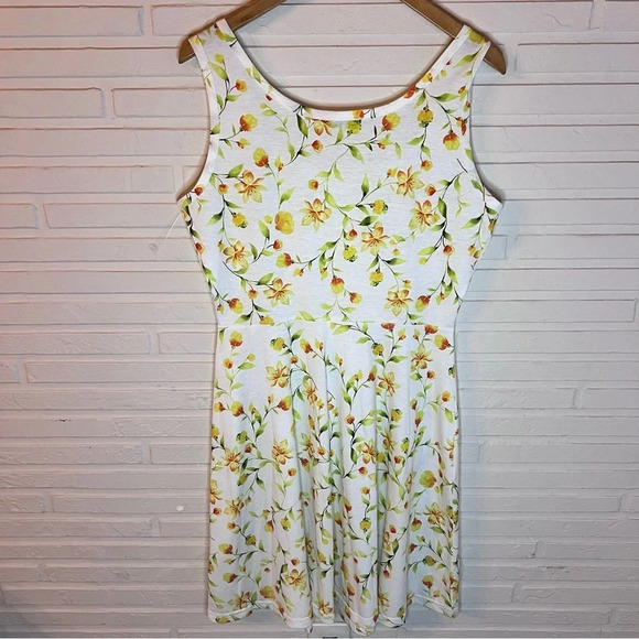 Microstar White Floral Flowy Swing Sun Mini Dress, Women’s Size Large - Picture 7 of 9